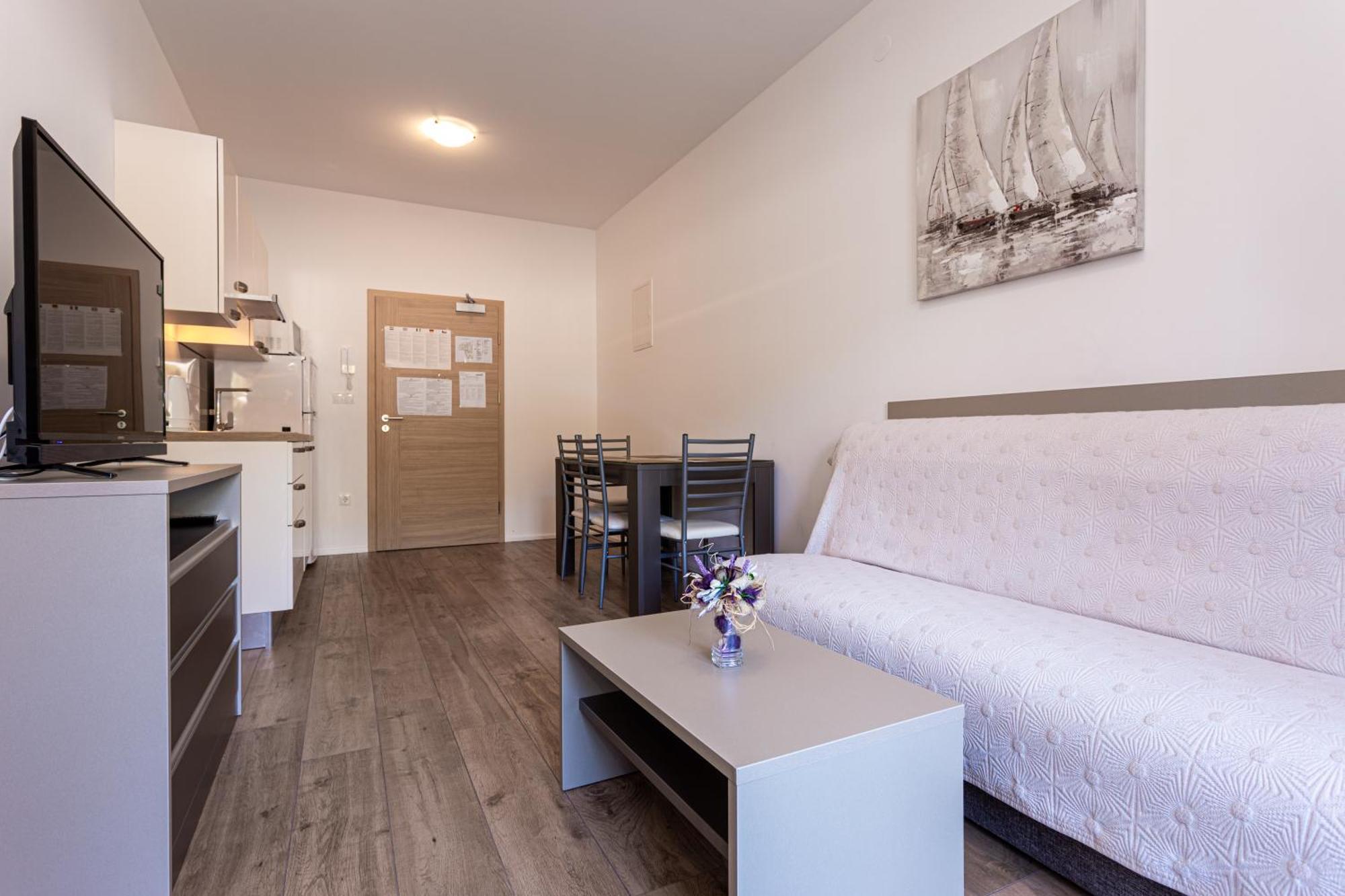 Apartments Crnekovic Tomislava 8A 巴斯卡 外观 照片